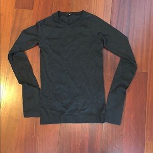 Lululemon running top